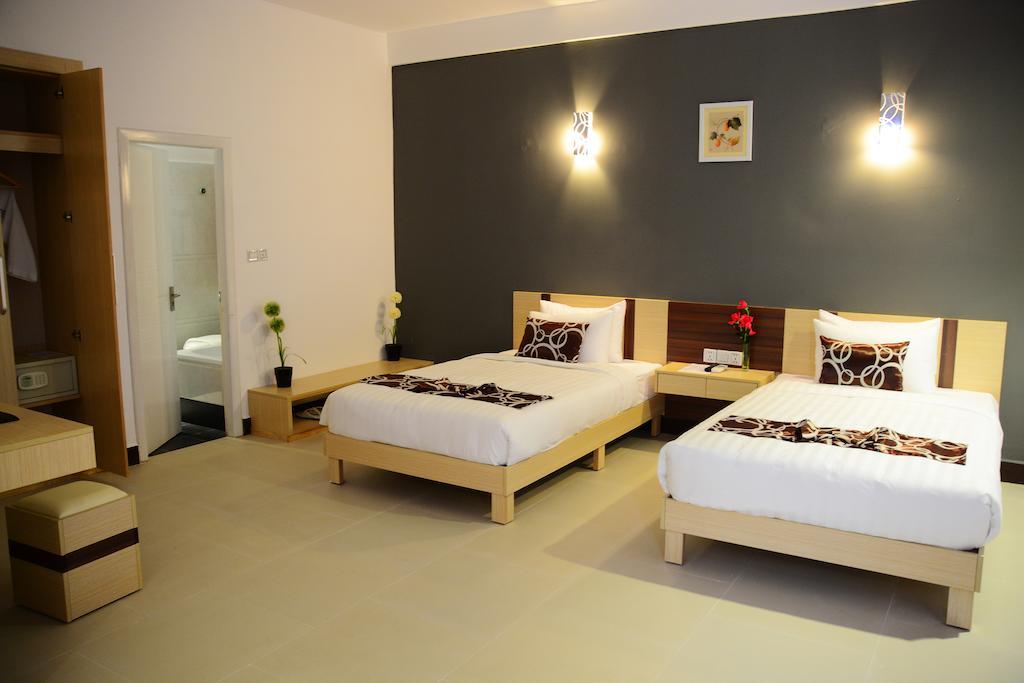 Moon Julie Hotel Sihanoukville Exterior foto