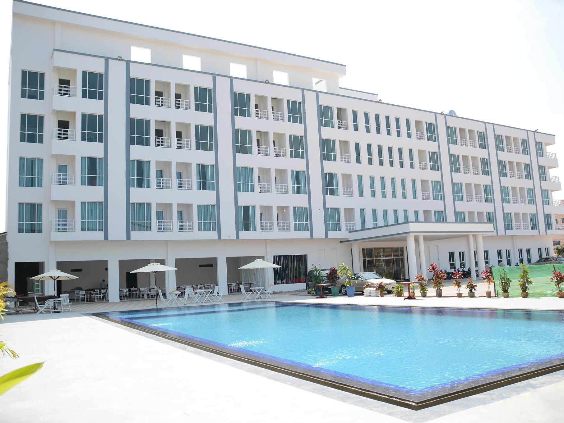 Moon Julie Hotel Sihanoukville Exterior foto