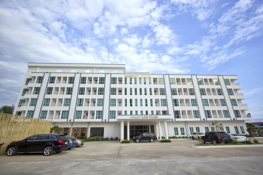 Moon Julie Hotel Sihanoukville Exterior foto