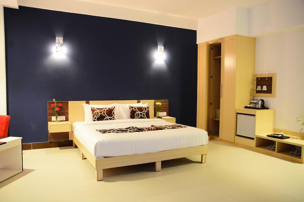 Moon Julie Hotel Sihanoukville Exterior foto