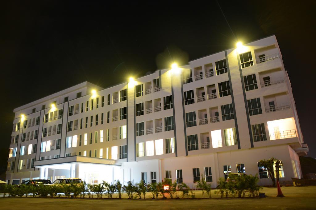 Moon Julie Hotel Sihanoukville Exterior foto