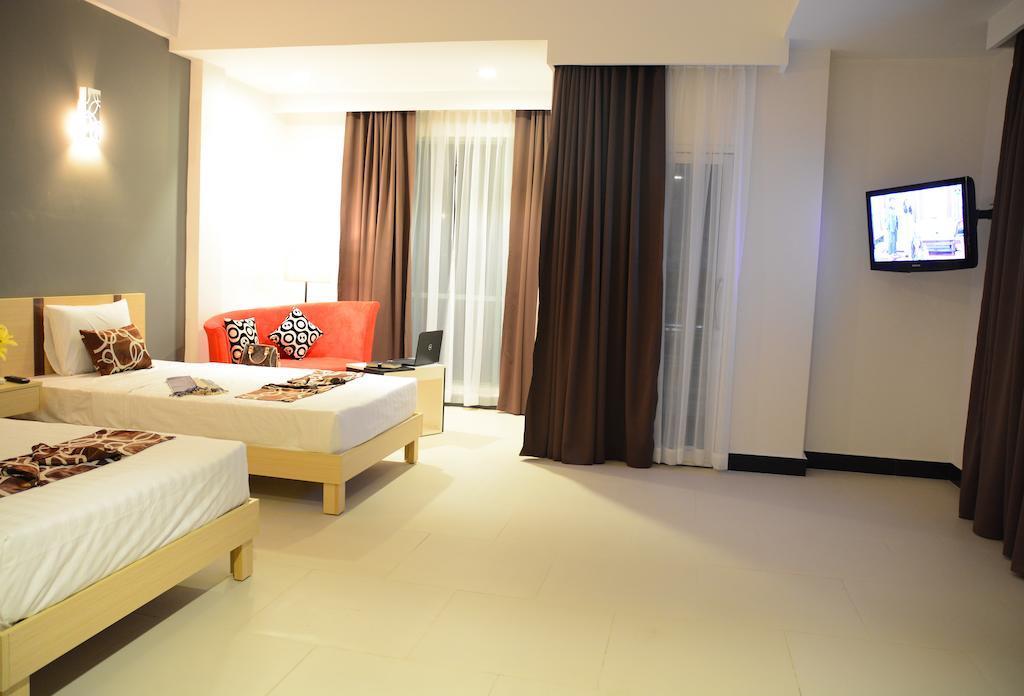 Moon Julie Hotel Sihanoukville Exterior foto